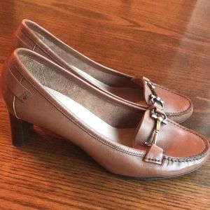 Salvatore Ferragamo horsebit mid brown leather 2 1/2 “ block heeled loafers EUC